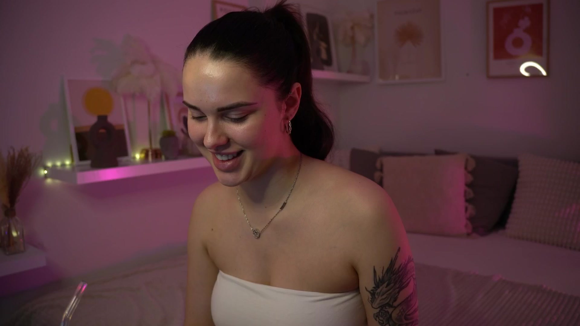Gallery image thumbnail from NotYourNaomi's myfreecams stream on, 04/24/2025, 21:05 image 9 of 20