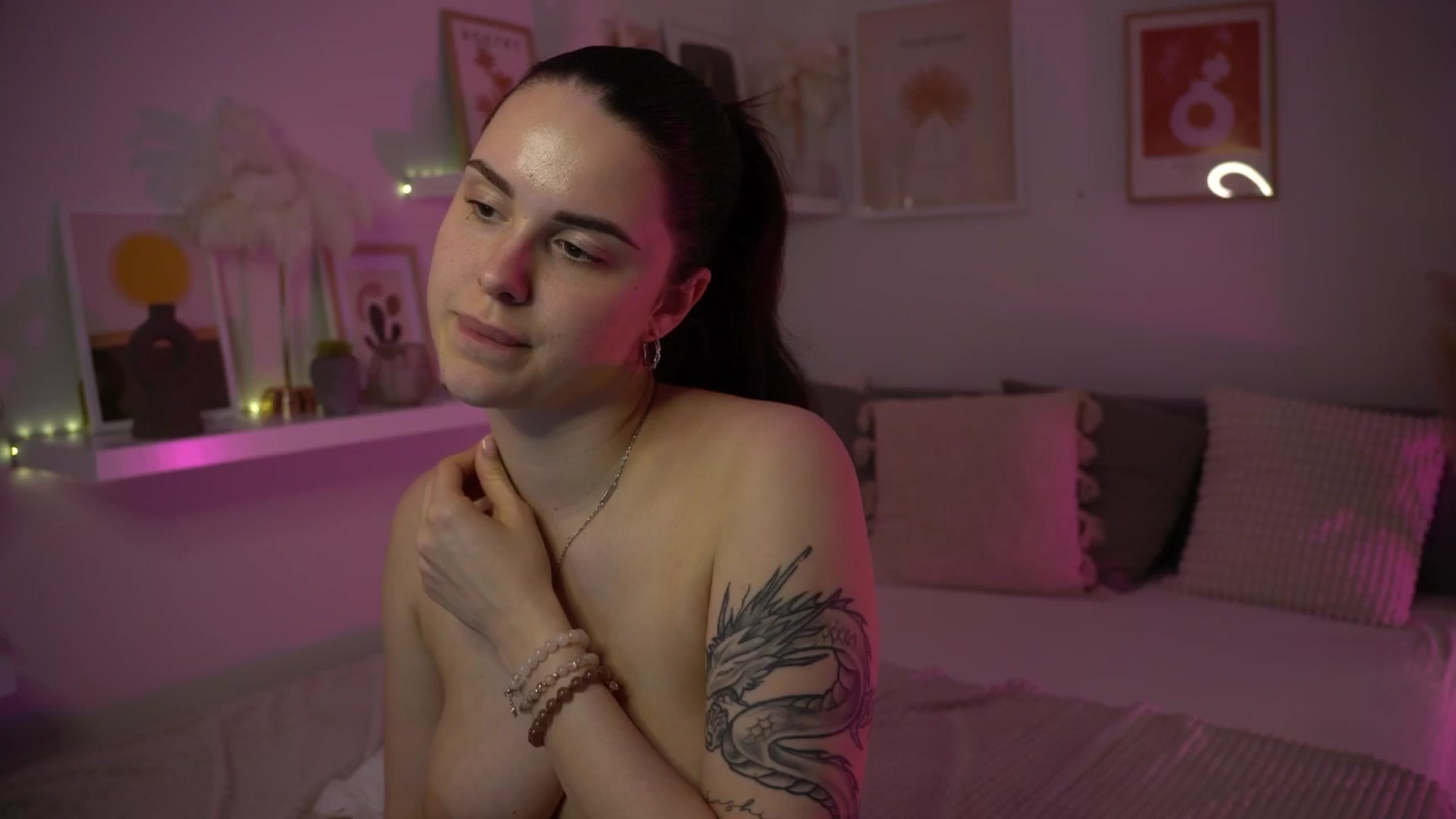 Gallery image thumbnail from NotYourNaomi's myfreecams stream on, 04/24/2025, 21:05 image 19 of 20