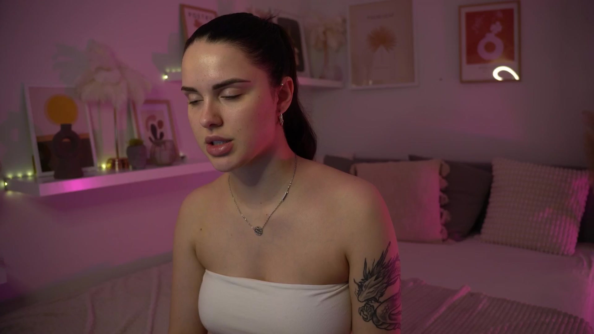 Gallery image thumbnail from NotYourNaomi's myfreecams stream on, 04/24/2025, 21:05 image 20 of 20