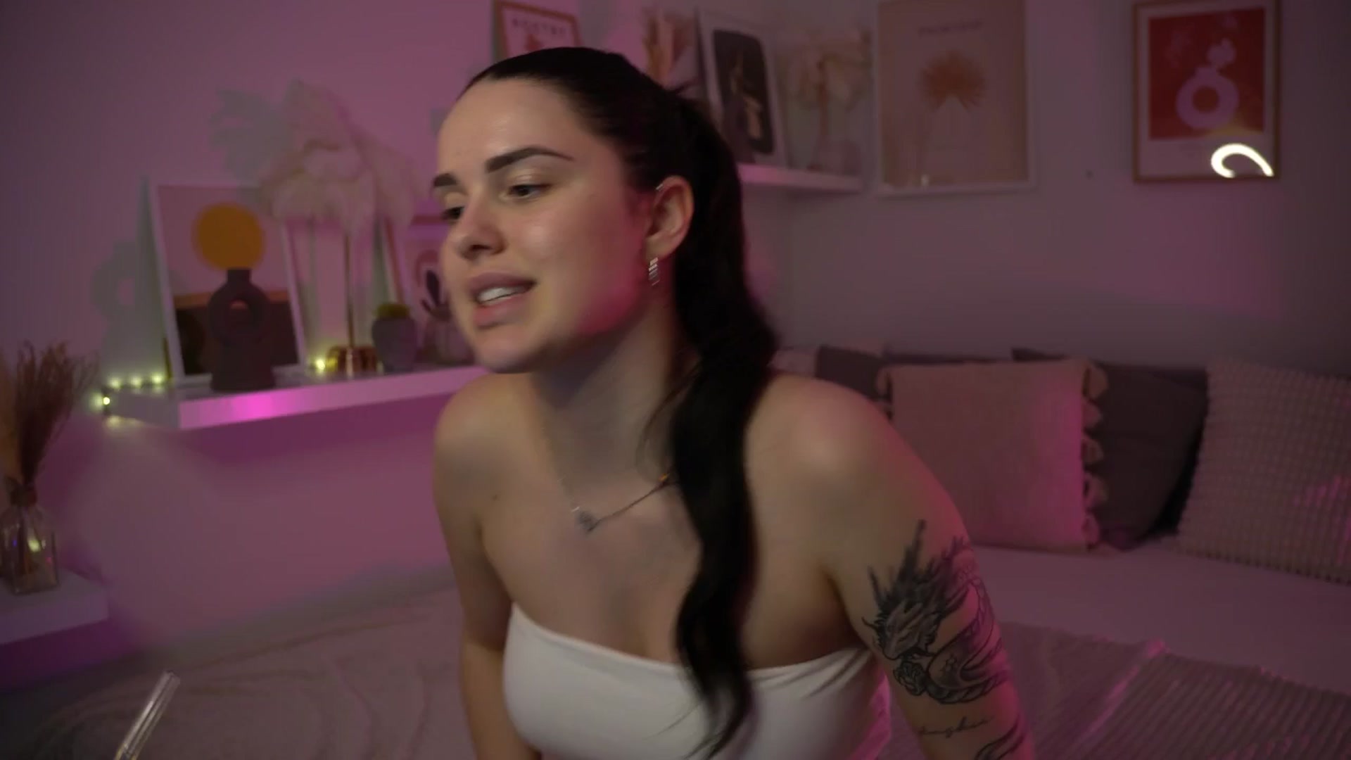 Gallery image thumbnail from NotYourNaomi's myfreecams stream on, 04/24/2025, 21:05 image 12 of 20