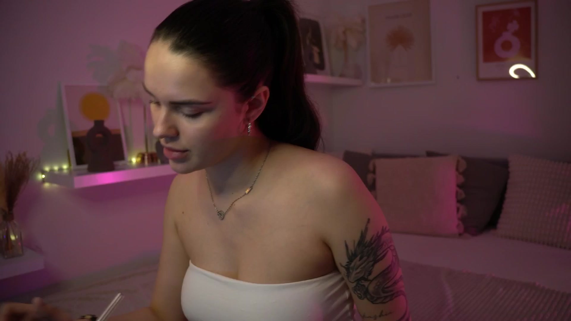 Gallery image thumbnail from NotYourNaomi's myfreecams stream on, 04/24/2025, 21:05 image 5 of 20