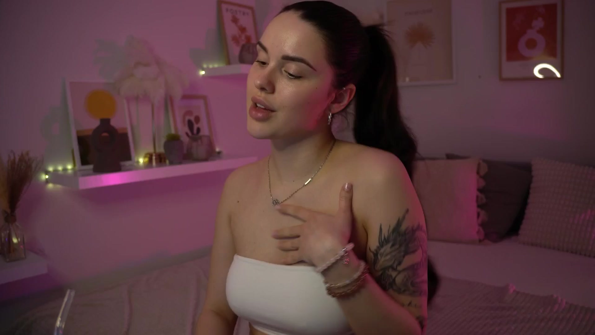 Gallery image thumbnail from NotYourNaomi's myfreecams stream on, 04/24/2025, 21:05 image 13 of 20