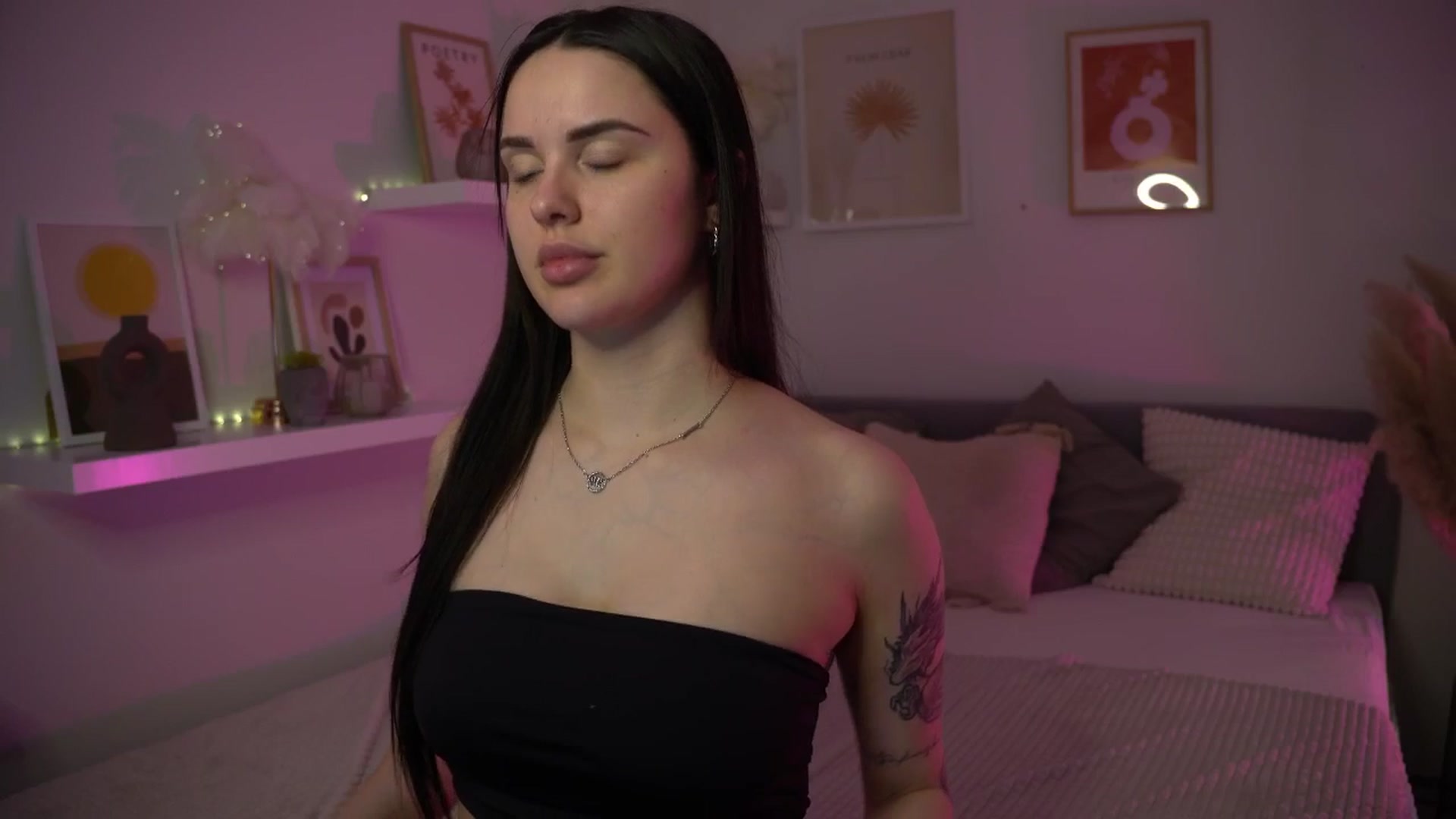 Gallery image thumbnail from NotYourNaomi's myfreecams stream on, 04/30/2025, 21:21 image 6 of 20