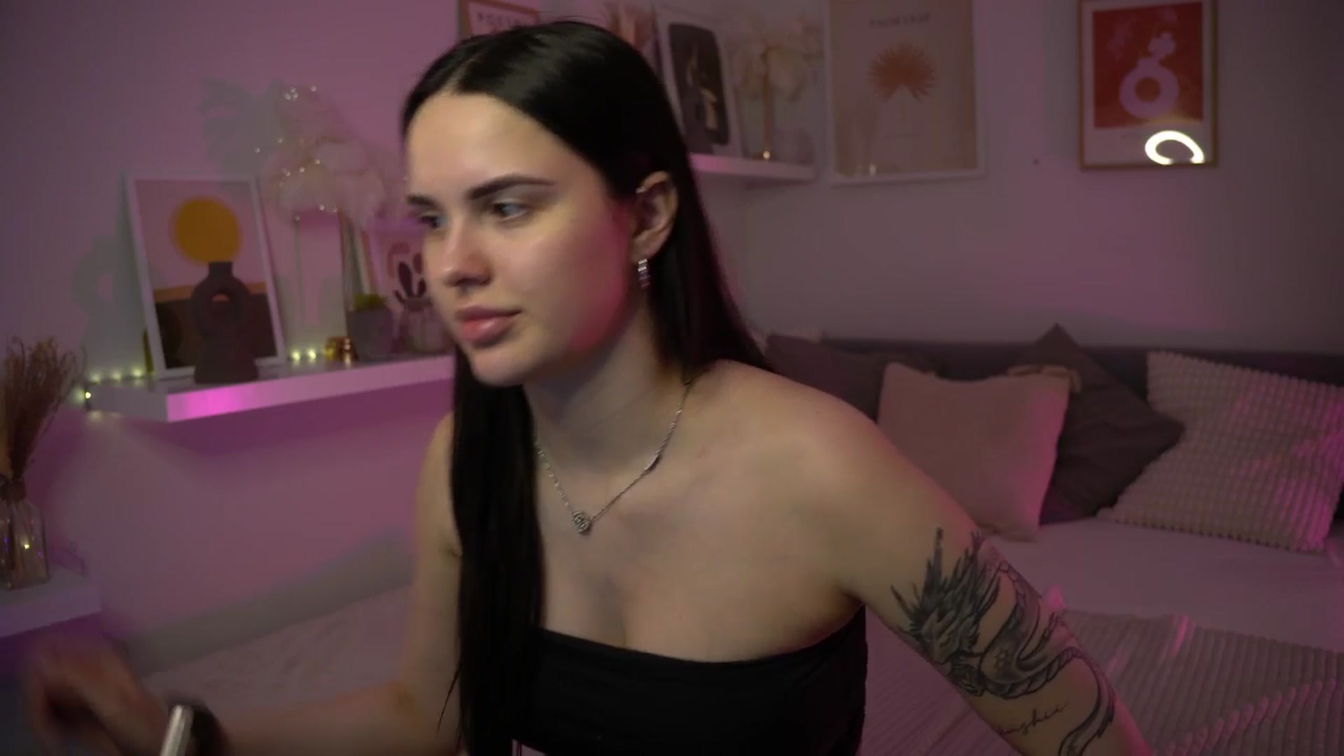 Gallery image thumbnail from NotYourNaomi's myfreecams stream on, 04/30/2025, 21:21 image 16 of 20