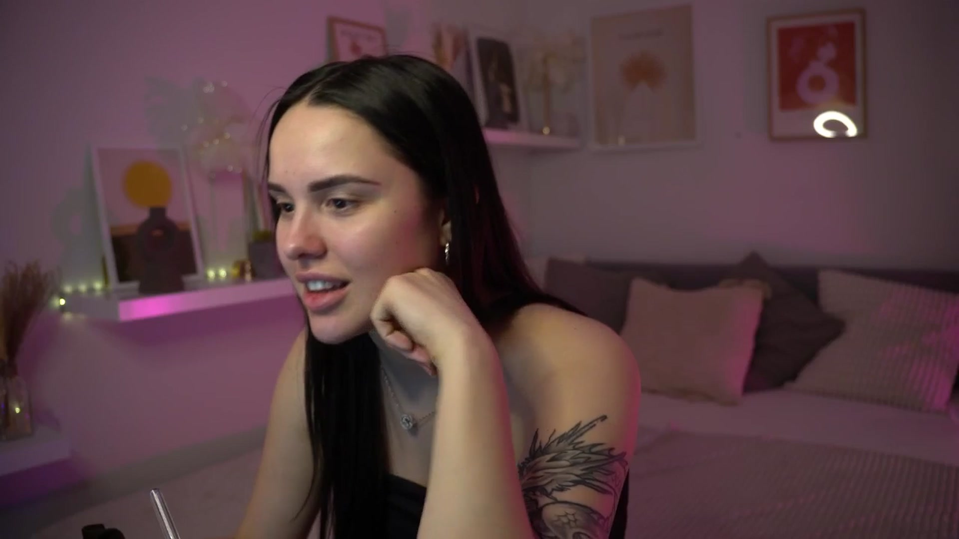 Gallery image thumbnail from NotYourNaomi's myfreecams stream on, 04/30/2025, 21:21 image 3 of 20