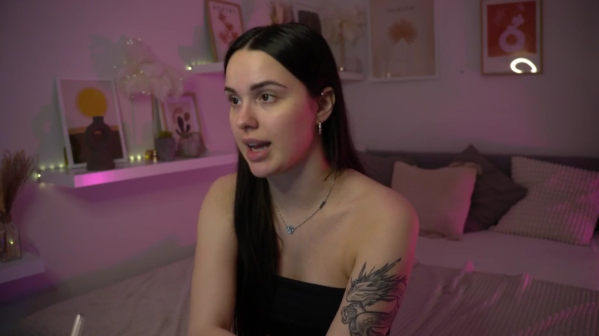 Gallery image thumbnail from NotYourNaomi's myfreecams stream on, 04/30/2025, 21:21 image 17 of 20