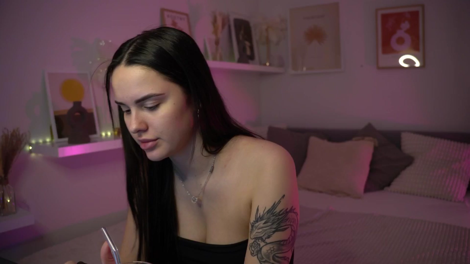 Gallery image thumbnail from NotYourNaomi's myfreecams stream on, 04/30/2025, 21:21 image 1 of 20
