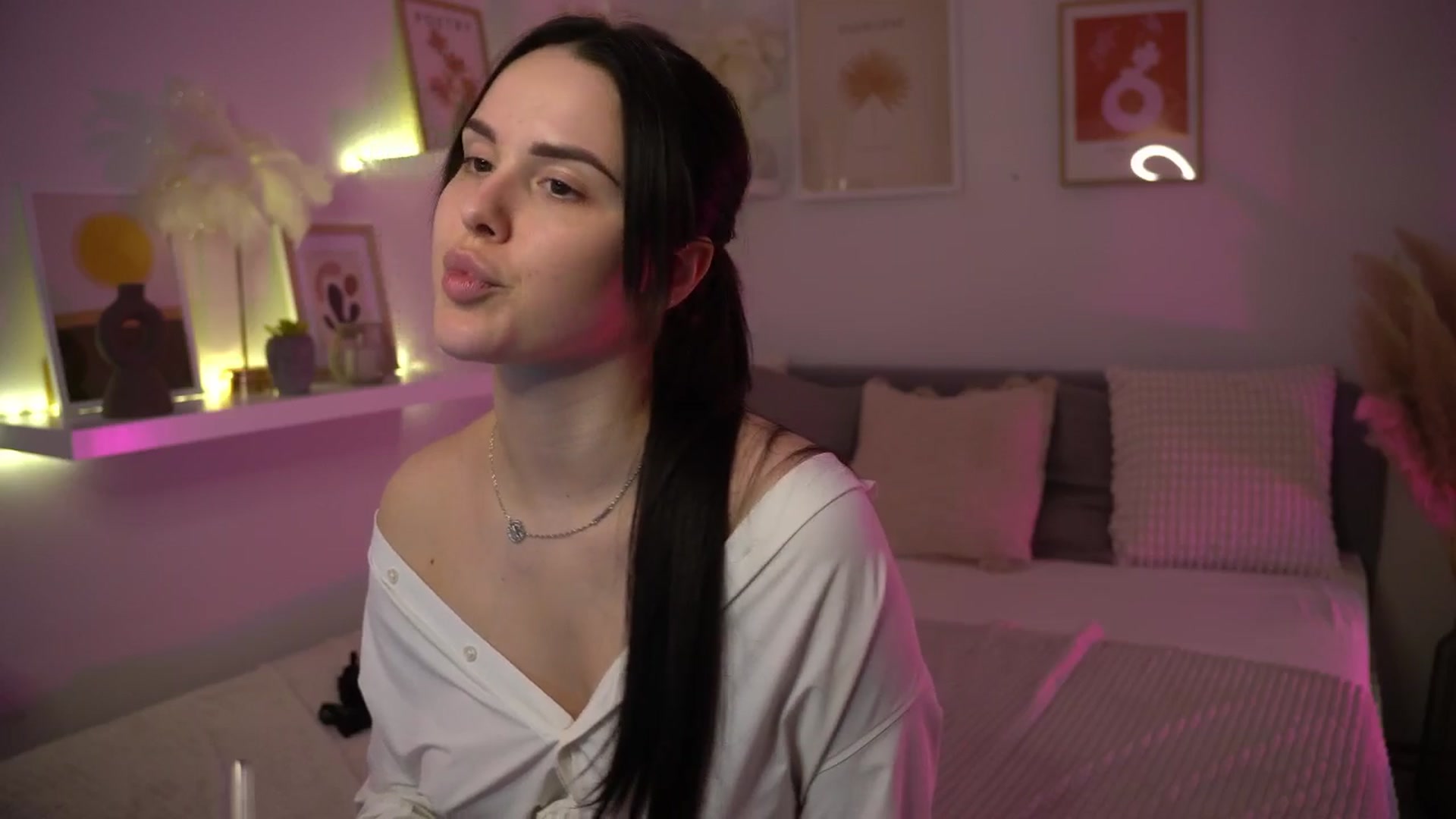 Gallery image thumbnail from NotYourNaomi's myfreecams stream on, 05/07/2025, 21:25 image 20 of 20