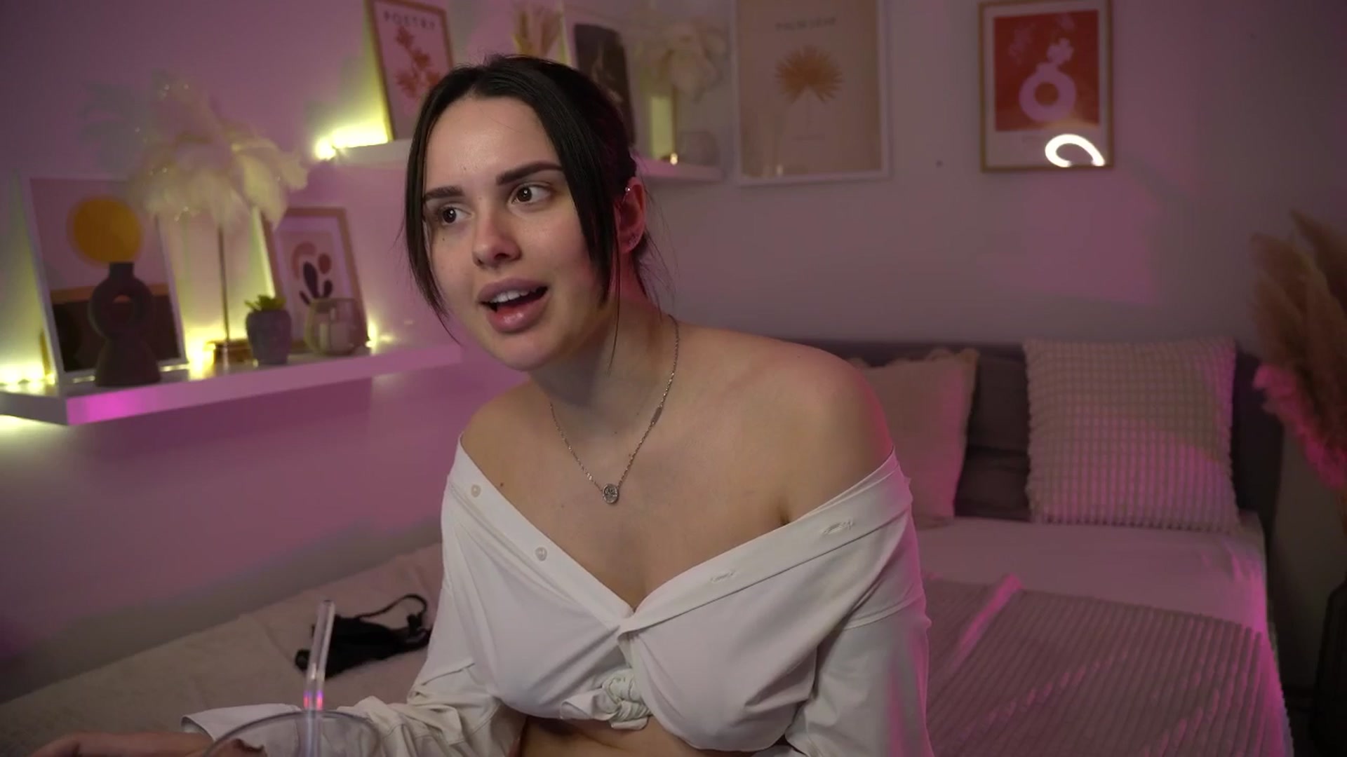 Gallery image thumbnail from NotYourNaomi's myfreecams stream on, 05/07/2025, 21:25 image 16 of 20