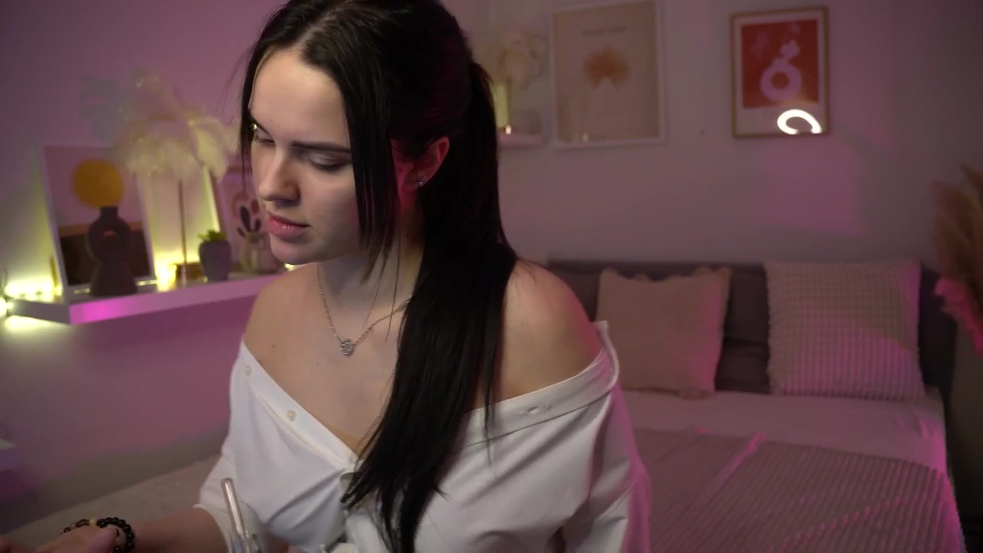 Gallery image thumbnail from NotYourNaomi's myfreecams stream on, 05/07/2025, 21:25 image 10 of 20