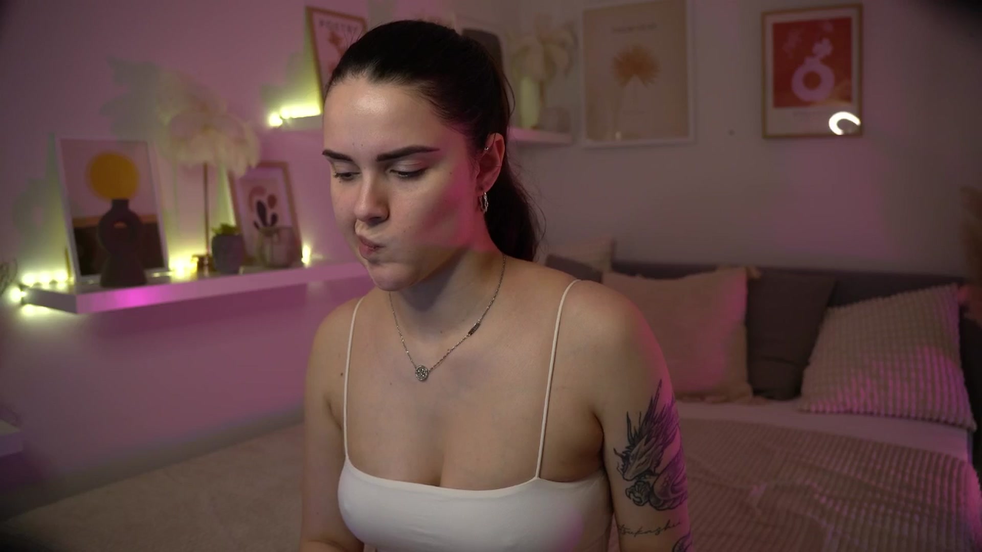 Gallery image thumbnail from NotYourNaomi's myfreecams stream on, 05/14/2025, 21:00 image 20 of 20