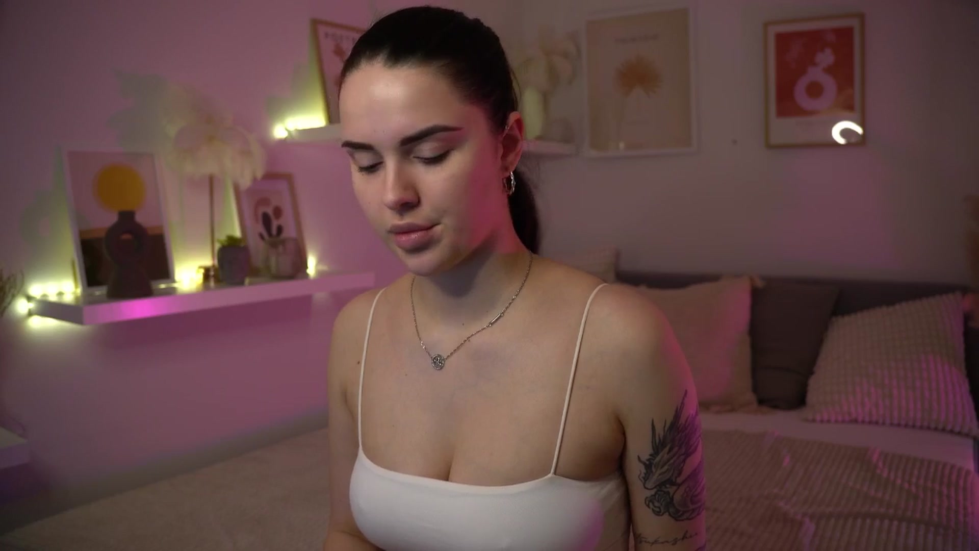 Gallery image thumbnail from NotYourNaomi's myfreecams stream on, 05/14/2025, 21:00 image 14 of 20