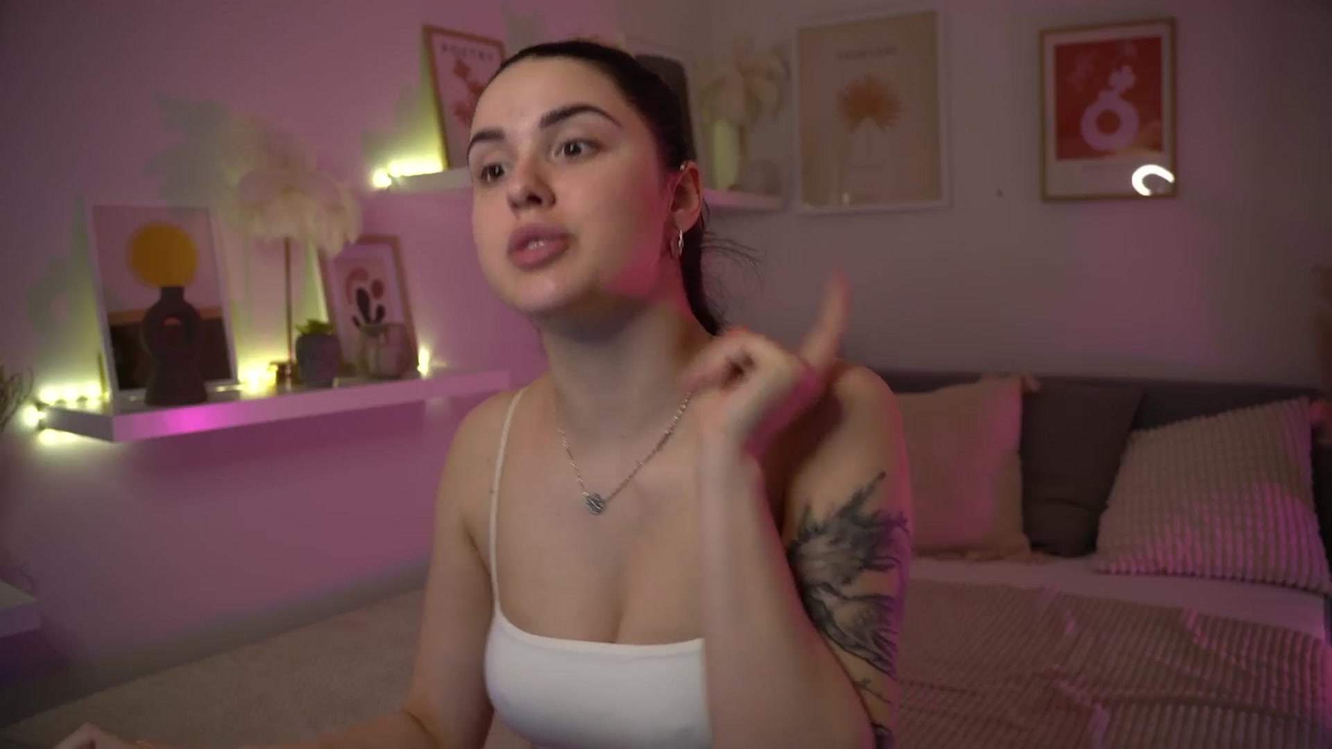 Gallery image thumbnail from NotYourNaomi's myfreecams stream on, 05/14/2025, 21:00 image 16 of 20
