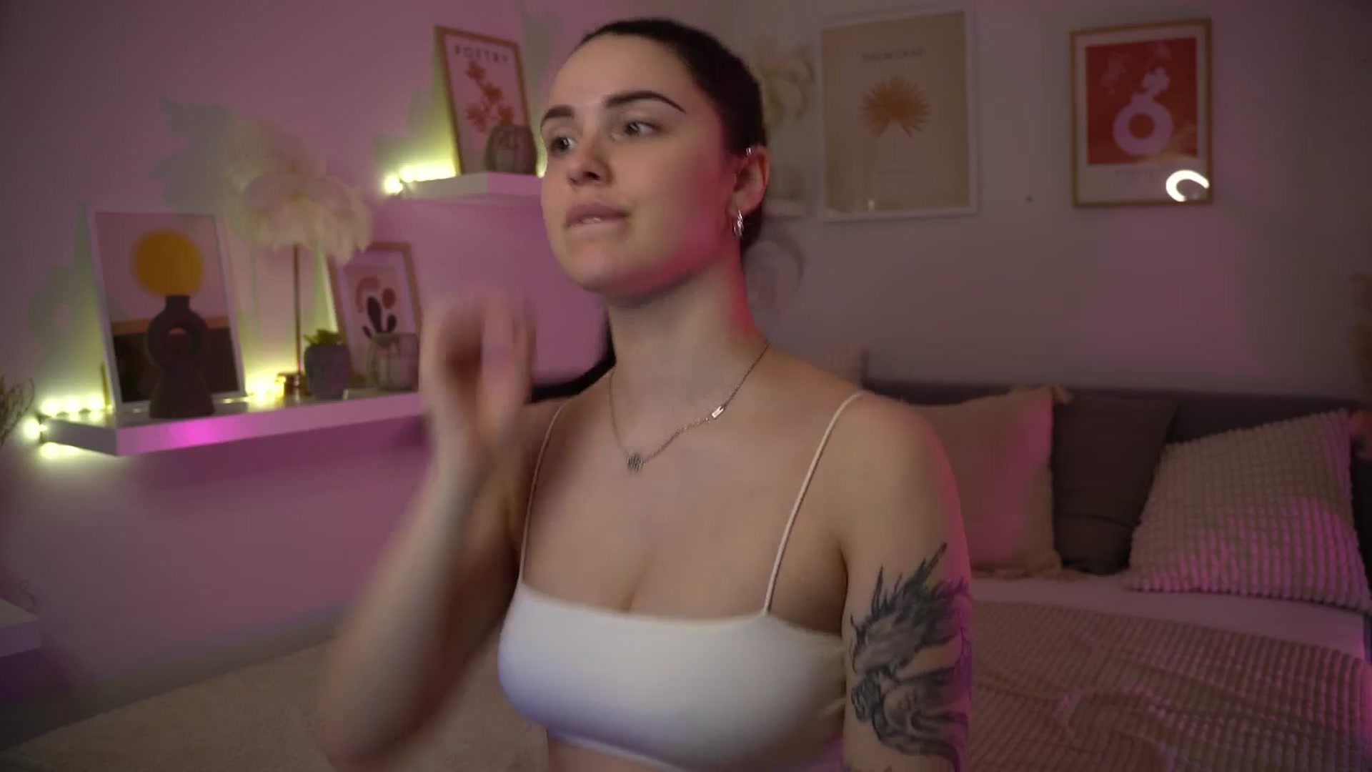Gallery image thumbnail from NotYourNaomi's myfreecams stream on, 05/14/2025, 21:00 image 17 of 20