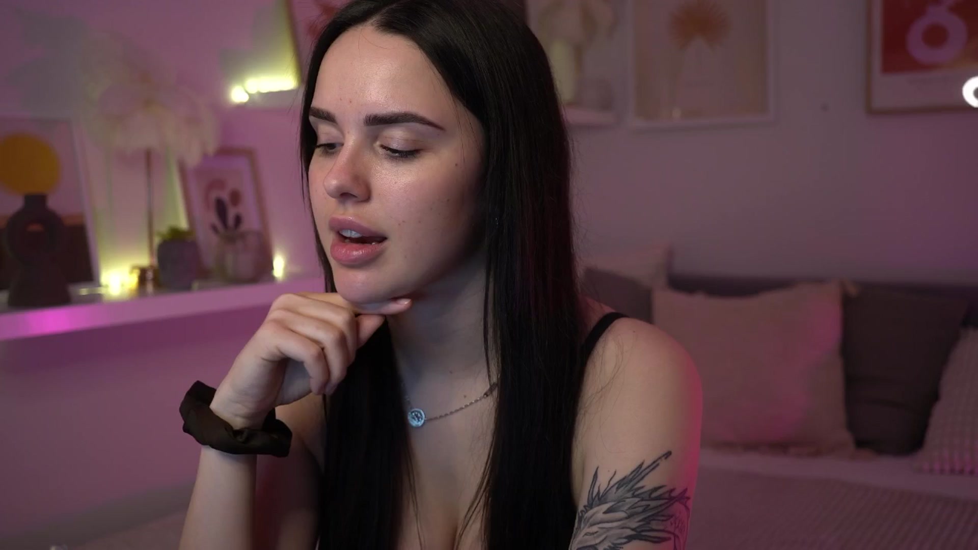 Gallery image thumbnail from NotYourNaomi's myfreecams stream on, 05/18/2025, 19:40 image 17 of 20
