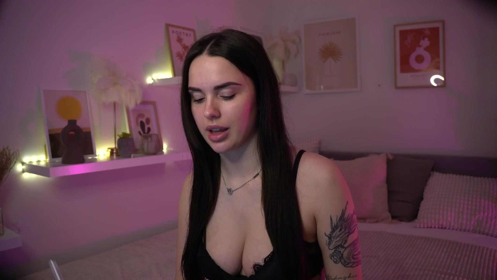Gallery image thumbnail from NotYourNaomi's myfreecams stream on, 05/18/2025, 19:40 image 15 of 20
