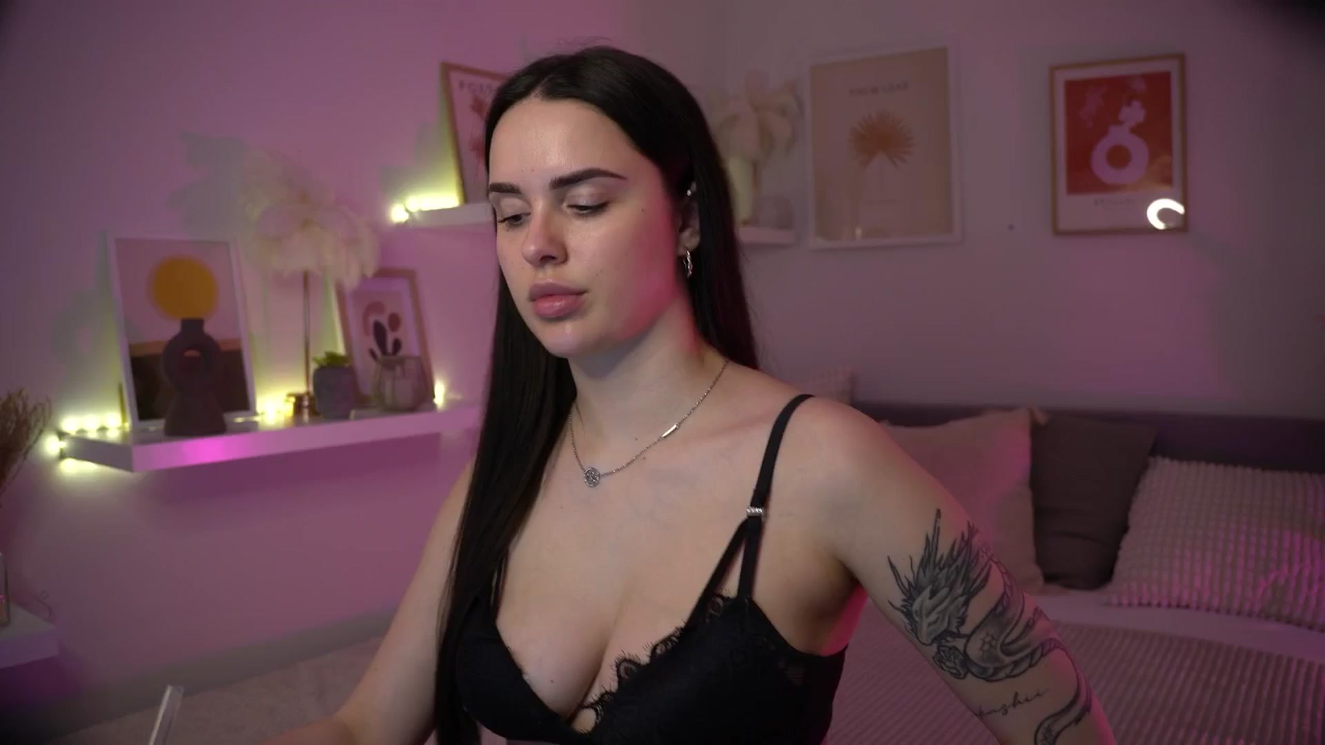 Gallery image thumbnail from NotYourNaomi's myfreecams stream on, 05/18/2025, 19:40 image 11 of 20