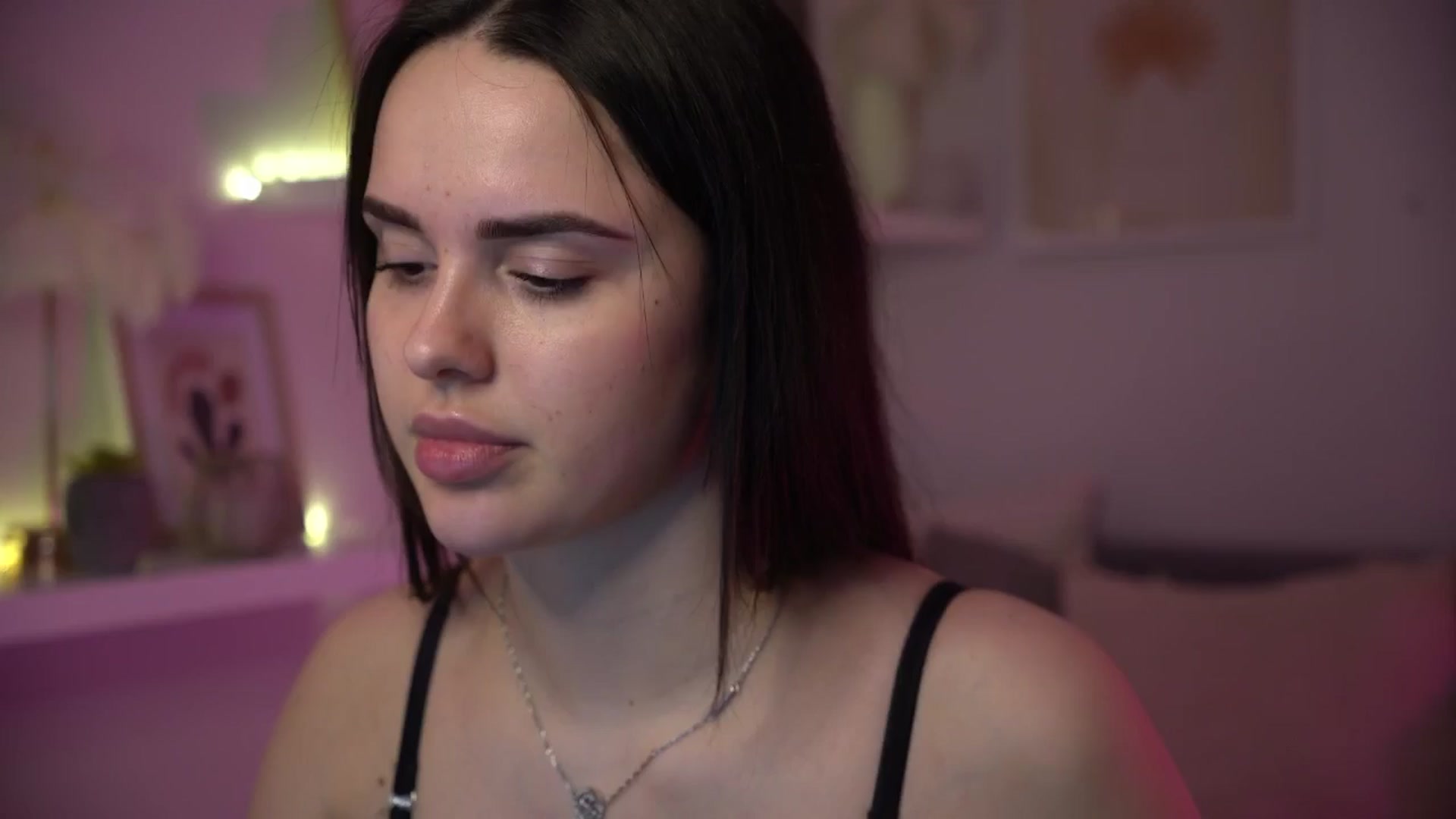 Gallery image thumbnail from NotYourNaomi's myfreecams stream on, 05/18/2025, 20:34 image 19 of 20