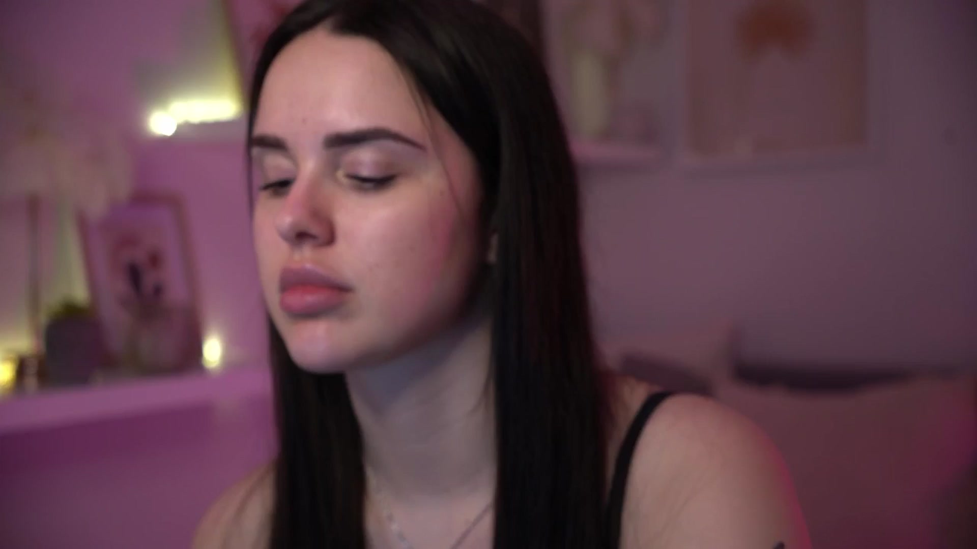 Gallery image thumbnail from NotYourNaomi's myfreecams stream on, 05/18/2025, 20:34 image 13 of 20
