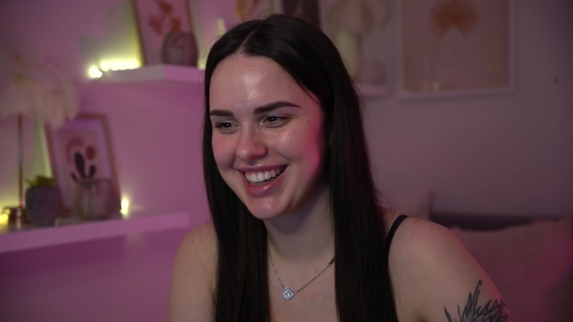Gallery image thumbnail from NotYourNaomi's myfreecams stream on, 05/18/2025, 20:34 image 10 of 20