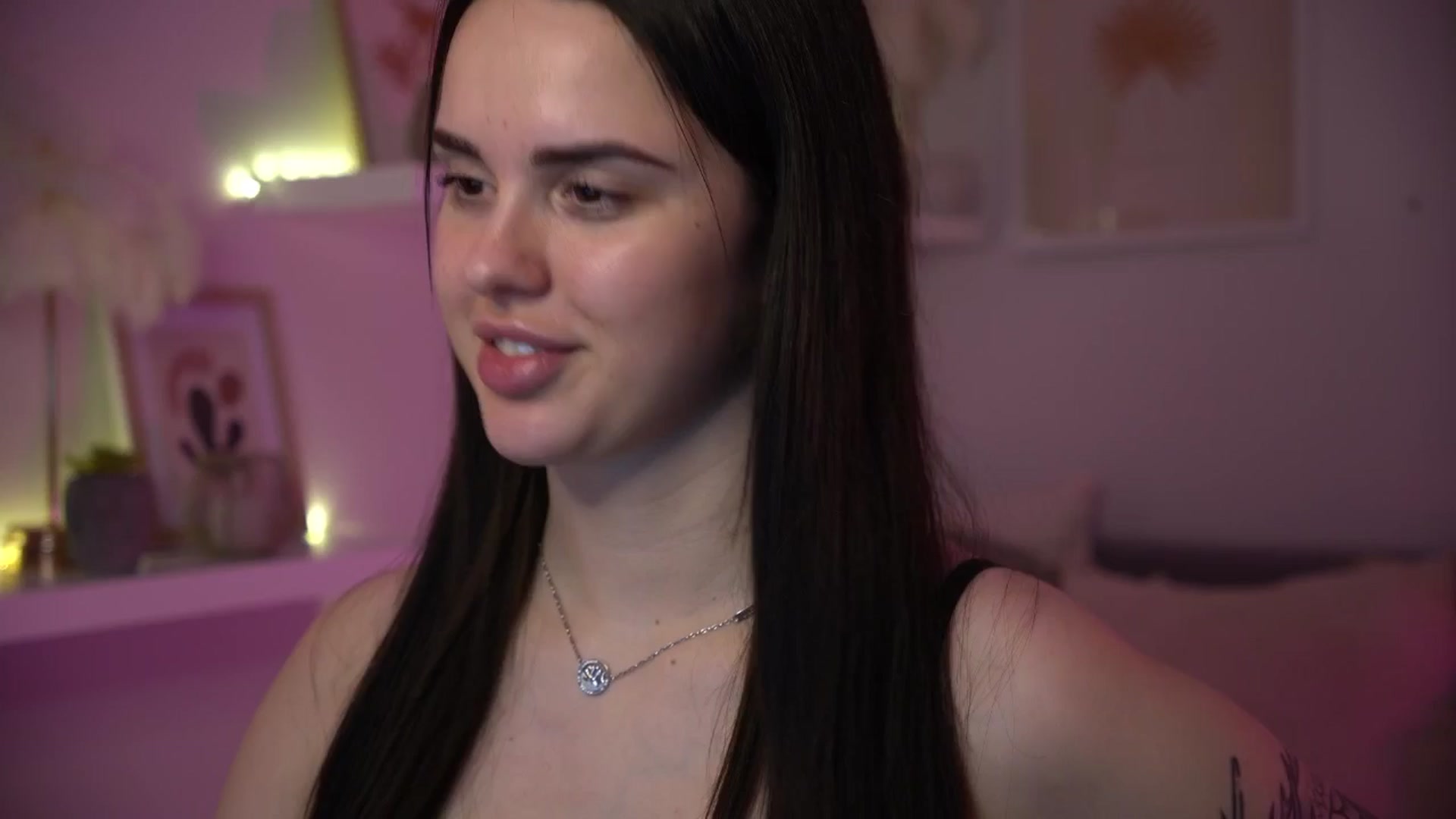 Gallery image thumbnail from NotYourNaomi's myfreecams stream on, 05/18/2025, 20:34 image 9 of 20