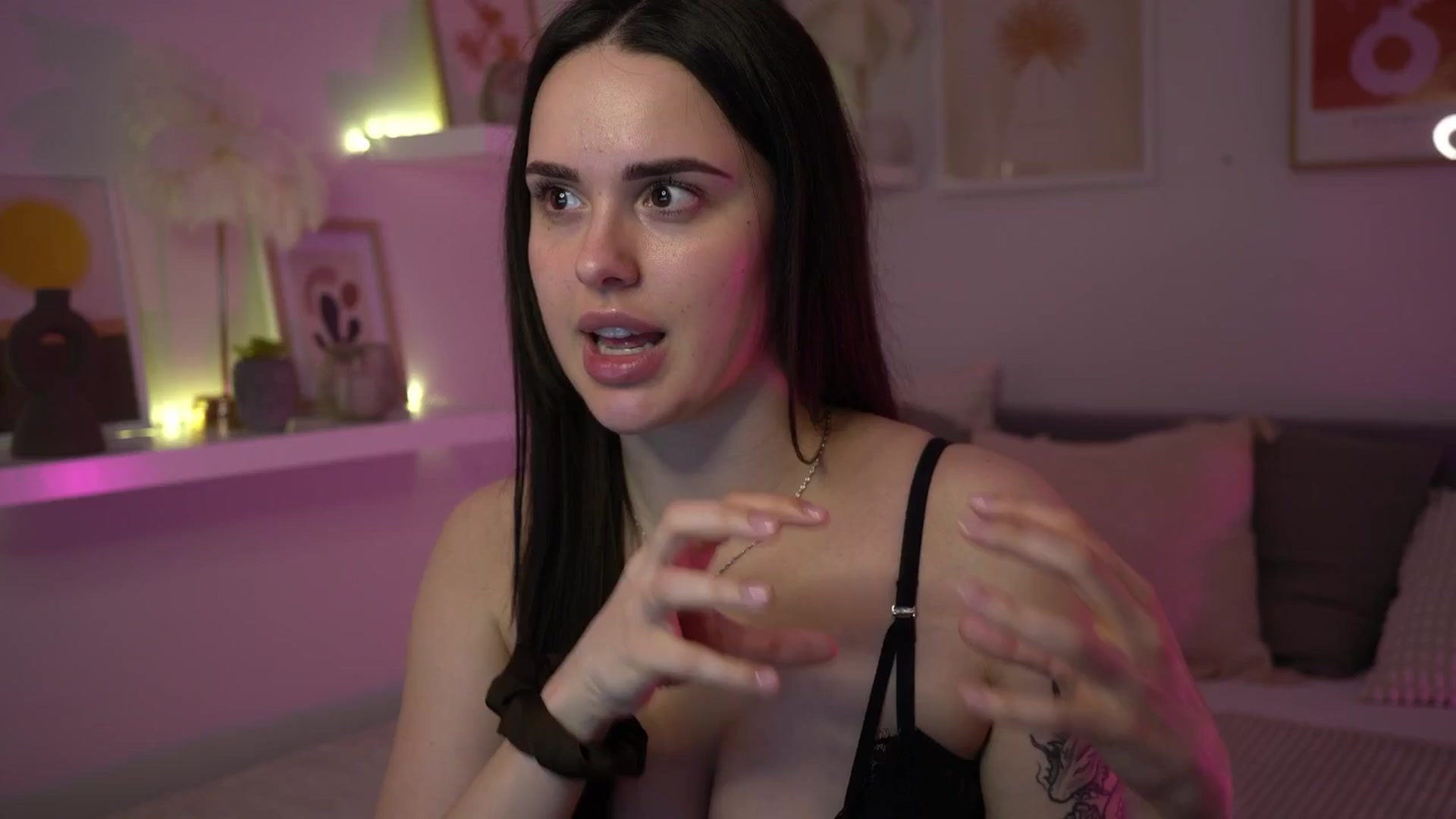 Gallery image thumbnail from NotYourNaomi's myfreecams stream on, 05/18/2025, 20:34 image 1 of 20