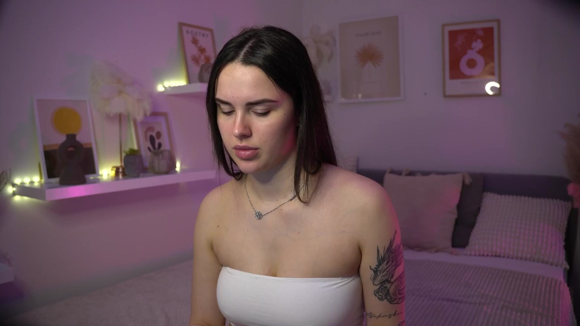 Gallery image thumbnail from NotYourNaomi's myfreecams stream on, 05/20/2025, 21:24 image 9 of 20
