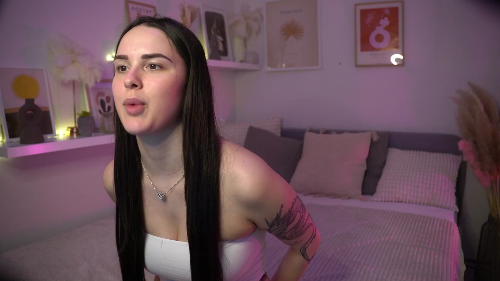Gallery image thumbnail from NotYourNaomi's myfreecams stream on, 05/20/2025, 21:24 image 1 of 20