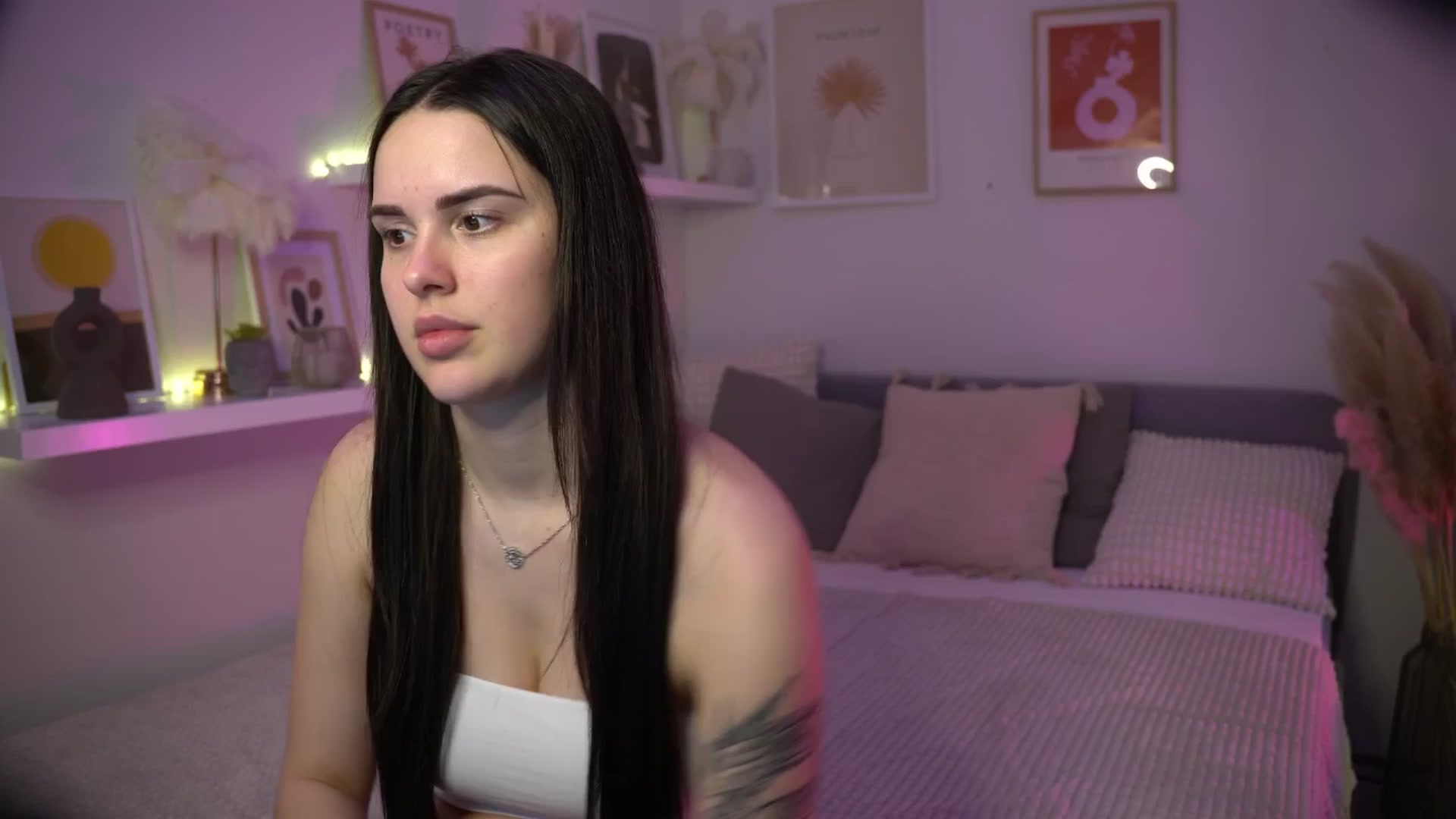 Gallery image thumbnail from NotYourNaomi's myfreecams stream on, 05/20/2025, 21:24 image 2 of 20