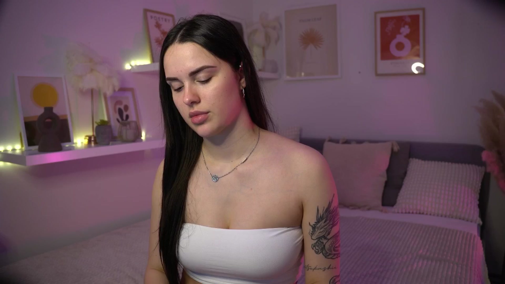 Gallery image thumbnail from NotYourNaomi's myfreecams stream on, 05/20/2025, 21:24 image 6 of 20