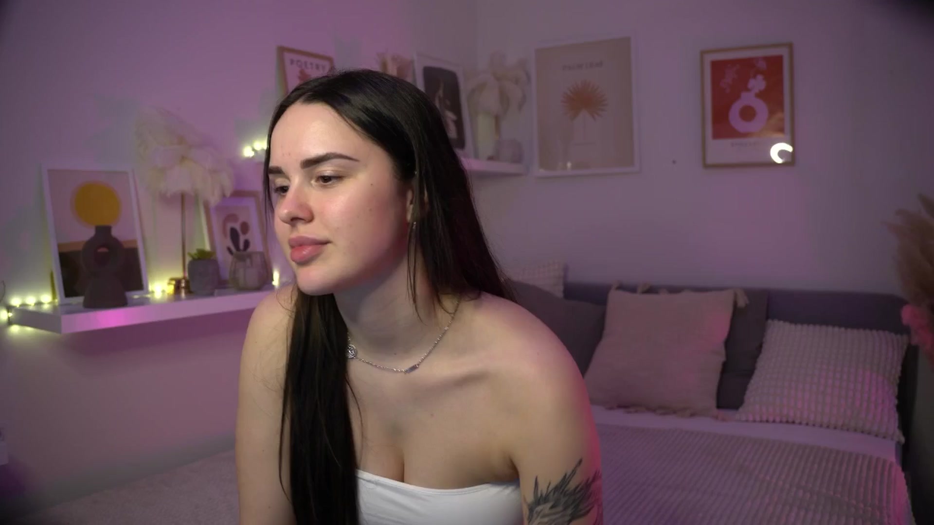 Gallery image thumbnail from NotYourNaomi's myfreecams stream on, 05/20/2025, 21:24 image 15 of 20