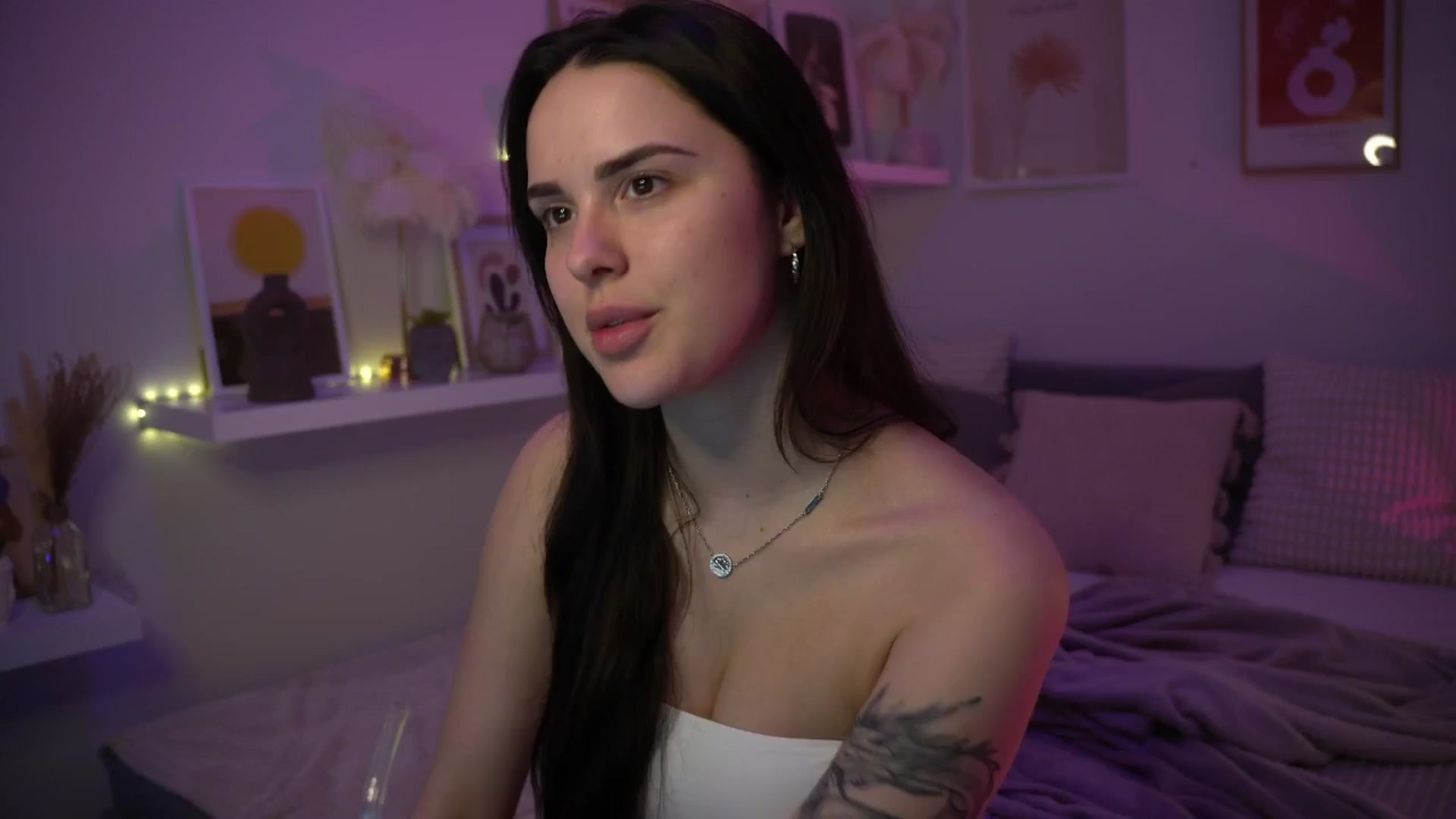 Gallery image thumbnail from NotYourNaomi's myfreecams stream on, 06/04/2025, 23:09 image 2 of 20