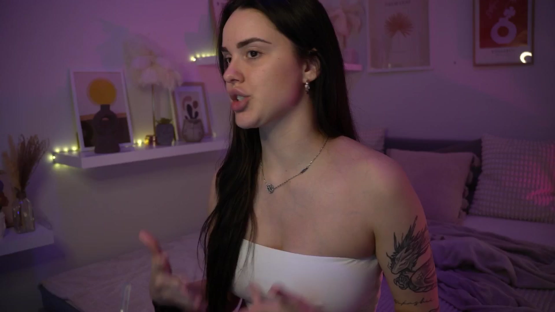 Gallery image thumbnail from NotYourNaomi's myfreecams stream on, 06/04/2025, 23:09 image 6 of 20