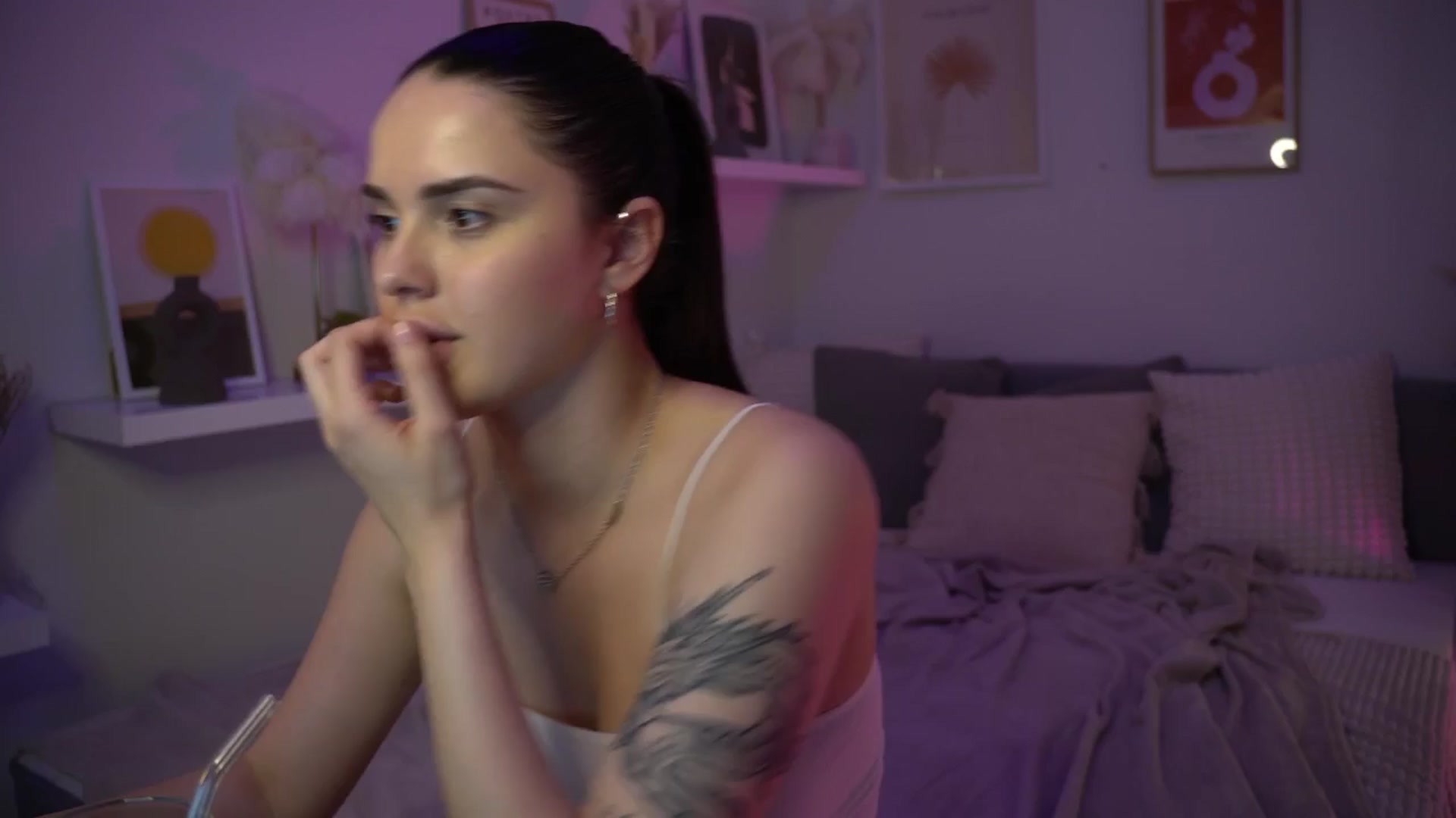 Gallery image thumbnail from NotYourNaomi's myfreecams stream on, 06/08/2025, 22:40 image 2 of 20