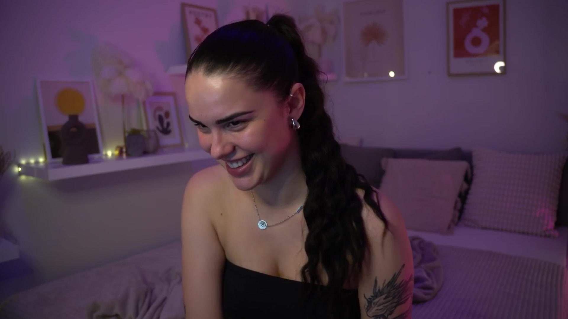Gallery image thumbnail from NotYourNaomi's myfreecams stream on, 06/15/2025, 21:18 image 16 of 20