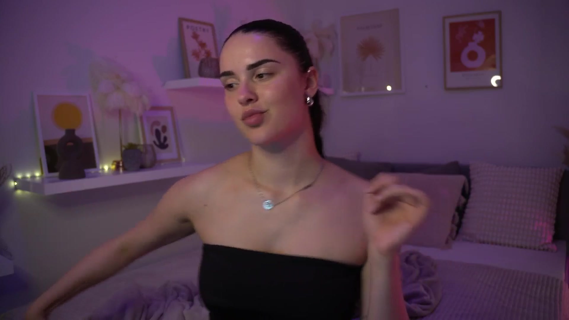 Gallery image thumbnail from NotYourNaomi's myfreecams stream on, 06/15/2025, 21:18 image 15 of 20