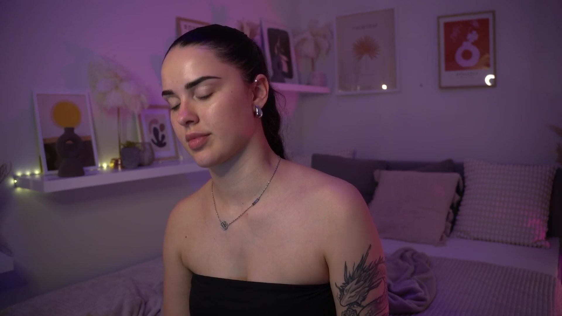 Gallery image thumbnail from NotYourNaomi's myfreecams stream on, 06/15/2025, 21:18 image 12 of 20
