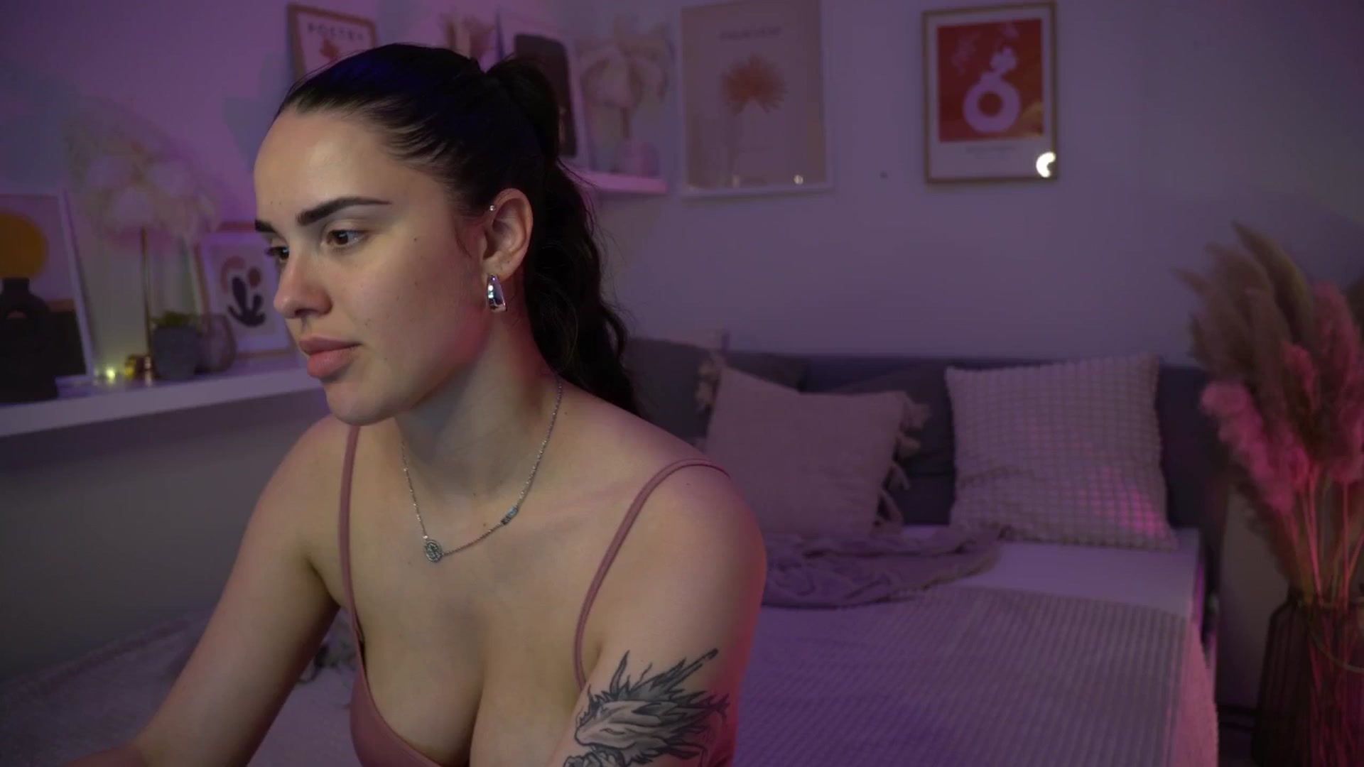 Gallery image thumbnail from NotYourNaomi's myfreecams stream on, 06/18/2025, 21:40 image 19 of 20