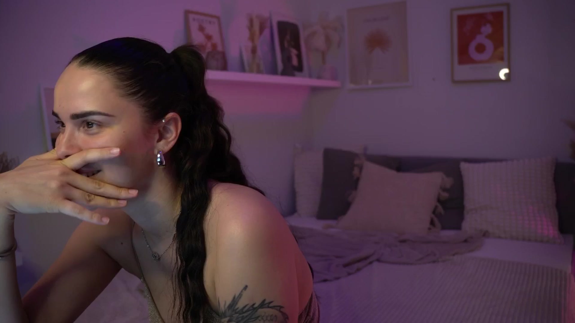Gallery image thumbnail from NotYourNaomi's myfreecams stream on, 06/18/2025, 21:40 image 8 of 20