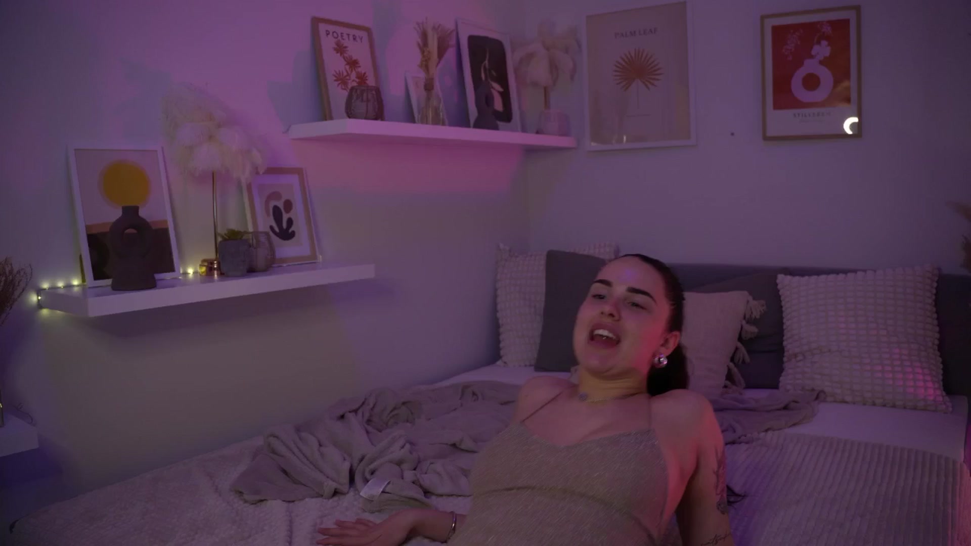 Gallery image thumbnail from NotYourNaomi's myfreecams stream on, 06/18/2025, 21:40 image 9 of 20