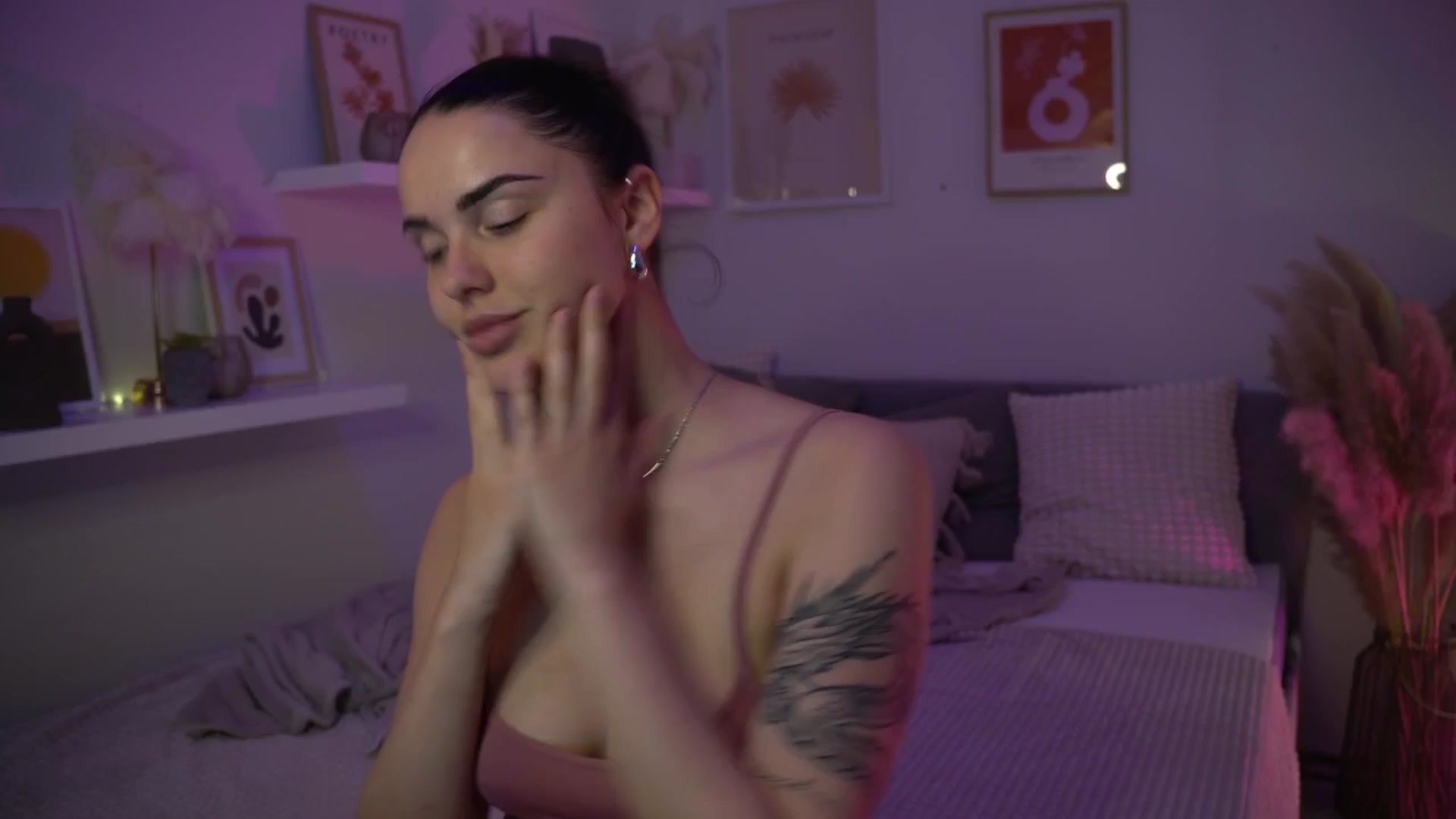 Gallery image thumbnail from NotYourNaomi's myfreecams stream on, 06/18/2025, 21:40 image 20 of 20