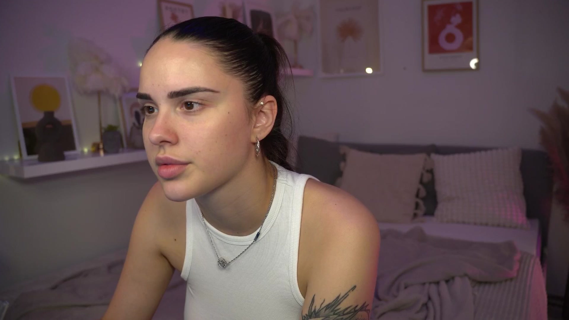 Gallery image thumbnail from NotYourNaomi's myfreecams stream on, 06/25/2025, 21:06 image 17 of 20