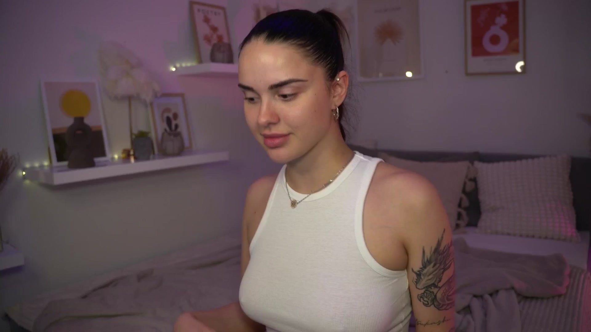 Gallery image thumbnail from NotYourNaomi's myfreecams stream on, 06/25/2025, 21:06 image 10 of 20