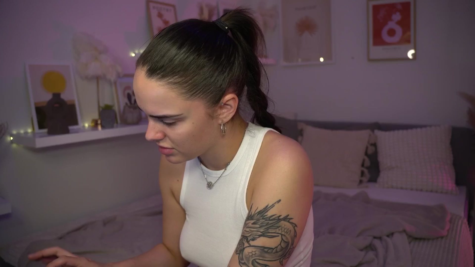 Gallery image thumbnail from NotYourNaomi's myfreecams stream on, 06/25/2025, 21:06 image 5 of 20