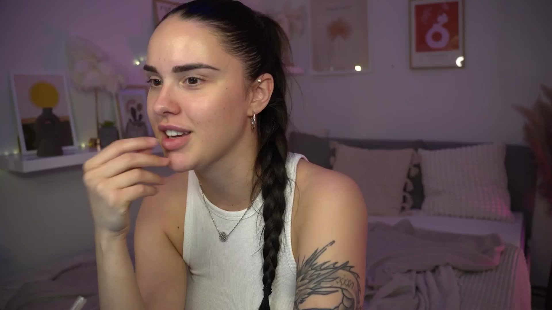 Gallery image thumbnail from NotYourNaomi's myfreecams stream on, 06/25/2025, 21:06 image 19 of 20