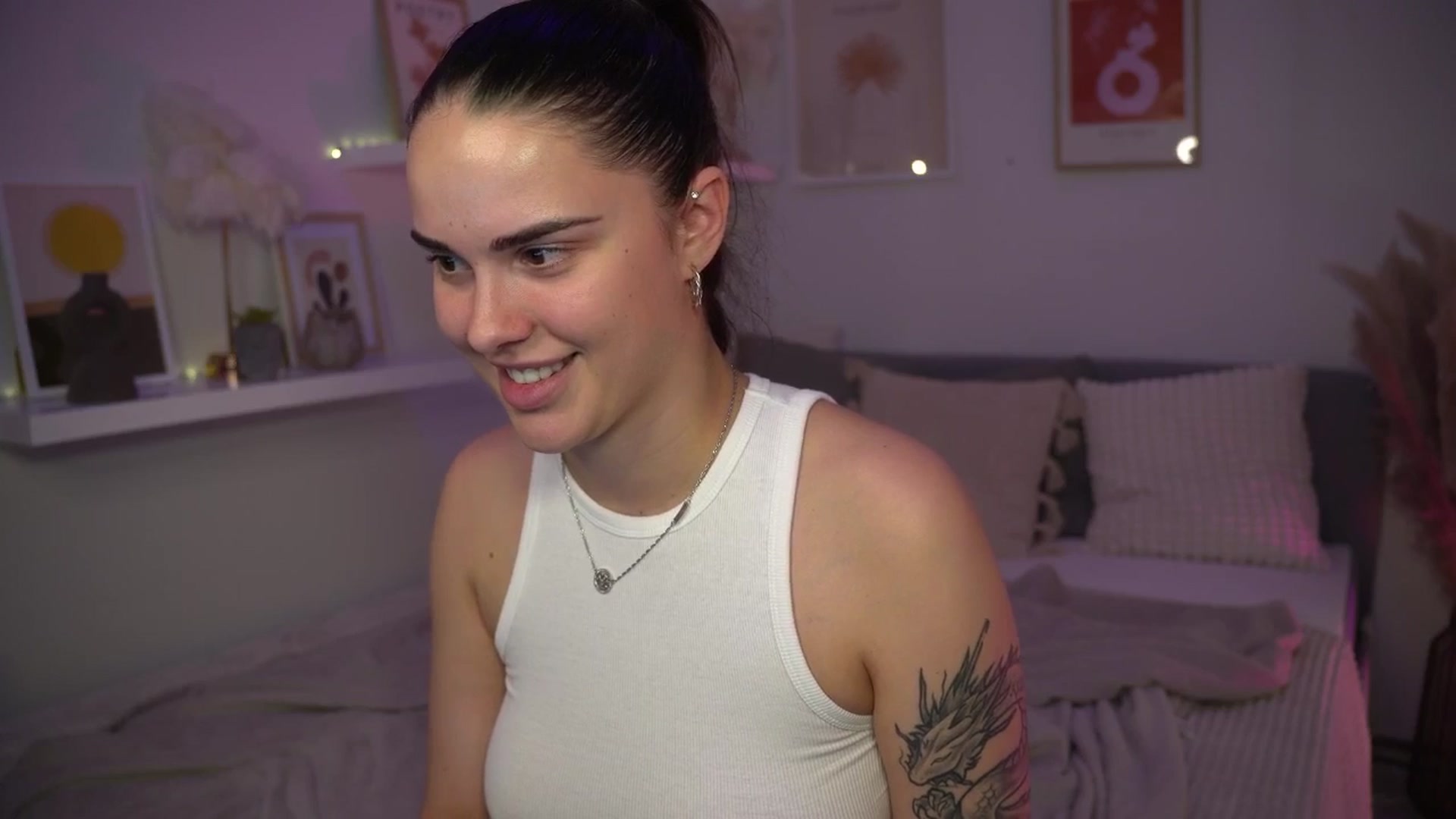 Gallery image thumbnail from NotYourNaomi's myfreecams stream on, 06/25/2025, 21:41 image 6 of 20