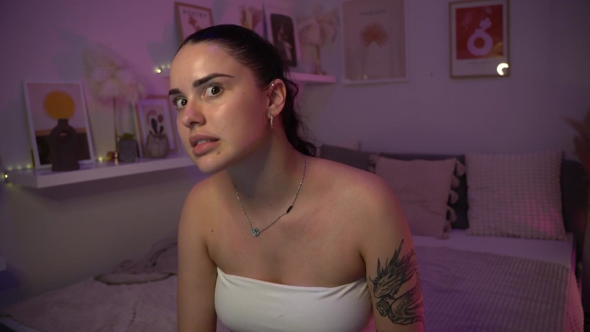 Gallery image thumbnail from NotYourNaomi's myfreecams stream on, 06/29/2025, 22:09 image 5 of 20