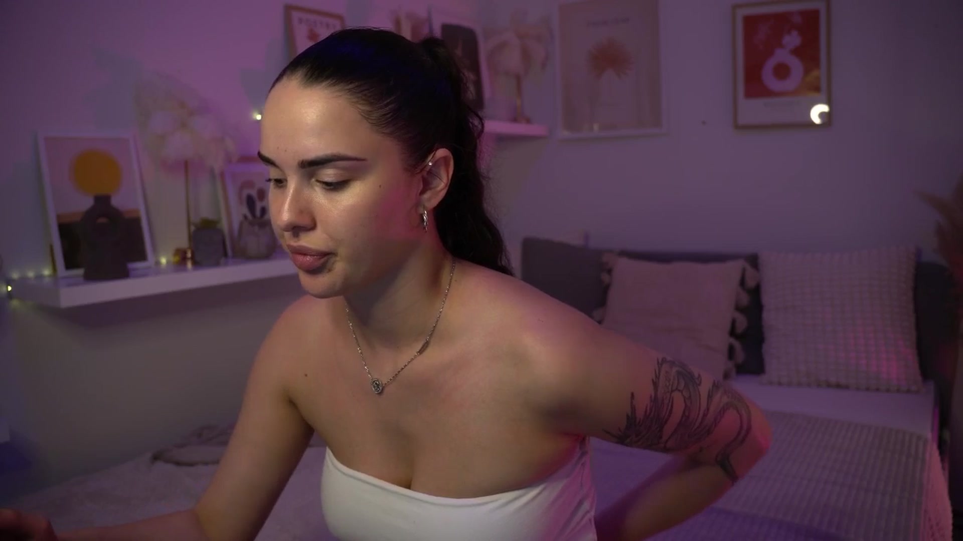 Gallery image thumbnail from NotYourNaomi's myfreecams stream on, 06/29/2025, 22:09 image 3 of 20