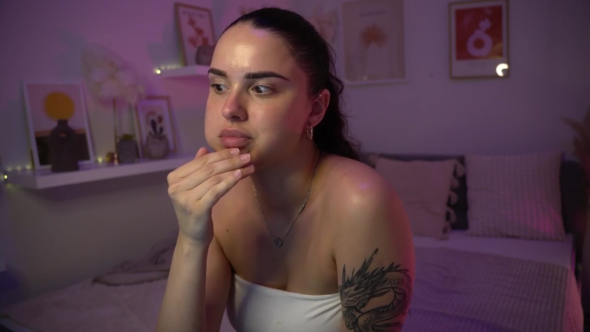Gallery image thumbnail from NotYourNaomi's myfreecams stream on, 06/29/2025, 22:09 image 2 of 20