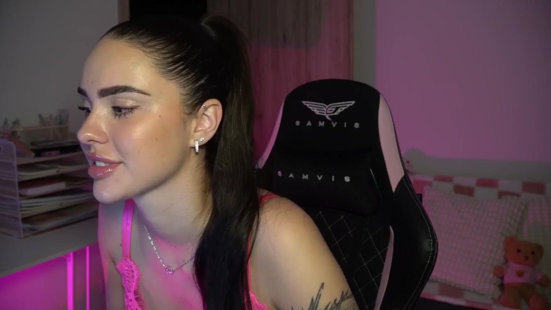 Gallery image thumbnail from NotYourNaomi's myfreecams stream on, 07/15/2025, 21:11 image 4 of 20